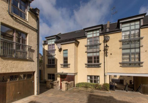 Old Tolbooth Wynd - 393